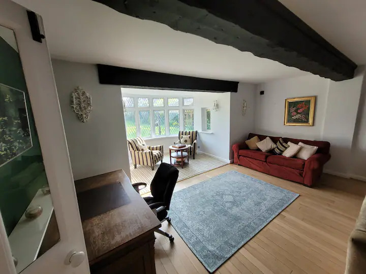 8 Bedroom Home In Farnborough